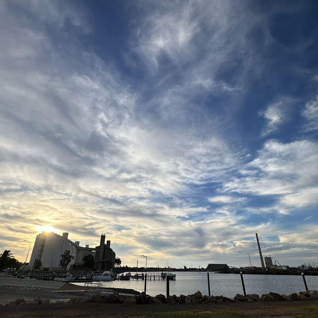 Explore  the port of giant silos 🏭