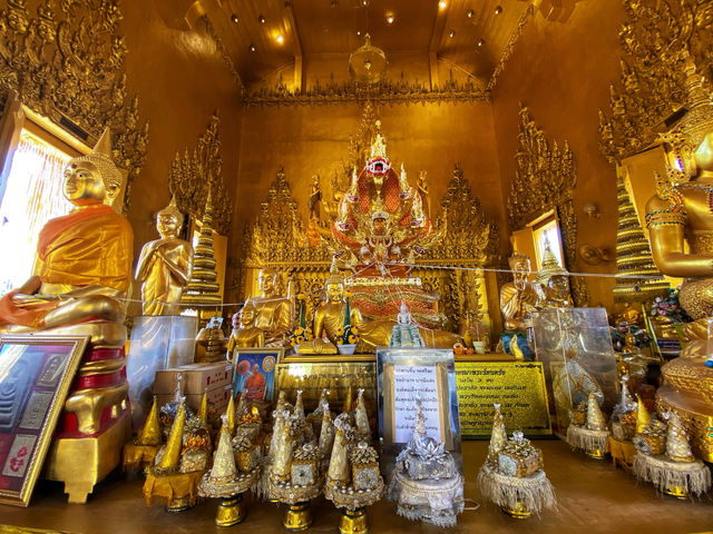 วัดปากน้ำโจ้โล้ พระอุโบสถสีทอง