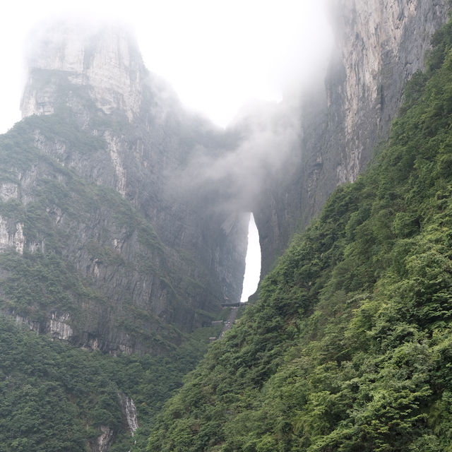 天門山：挑戰極限，探索壯麗💘