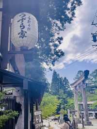 【長野県/ 戸隠の三本杉(三本目)を眺めながら食べる戸隠そば】