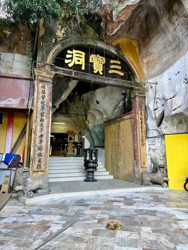 The Oldest & Main Cave Temple - Sam Poh Tong Temple