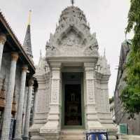 สักการะพระพุทธสิหังคปฏิมากร ณ วัดราชประดิษฐฯ
