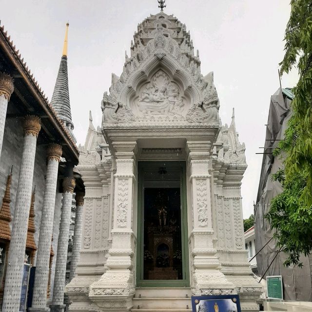 สักการะพระพุทธสิหังคปฏิมากร ณ วัดราชประดิษฐฯ