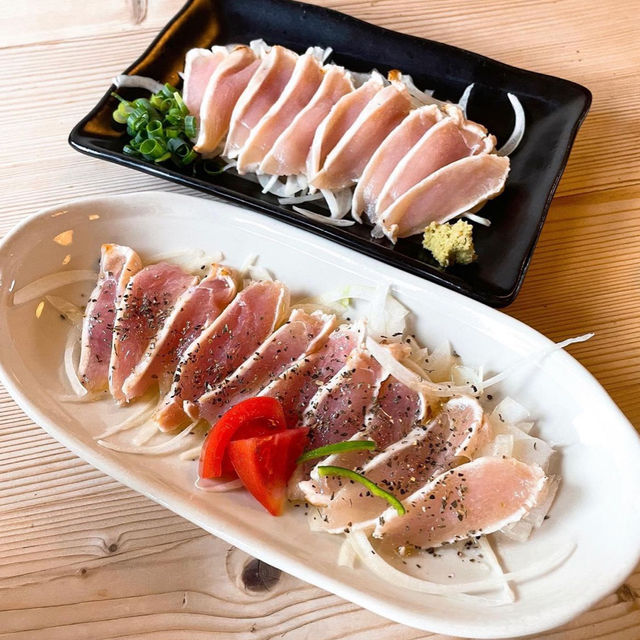 【日出】竹塩で食べる炭の香りの新鮮鶏肉✨