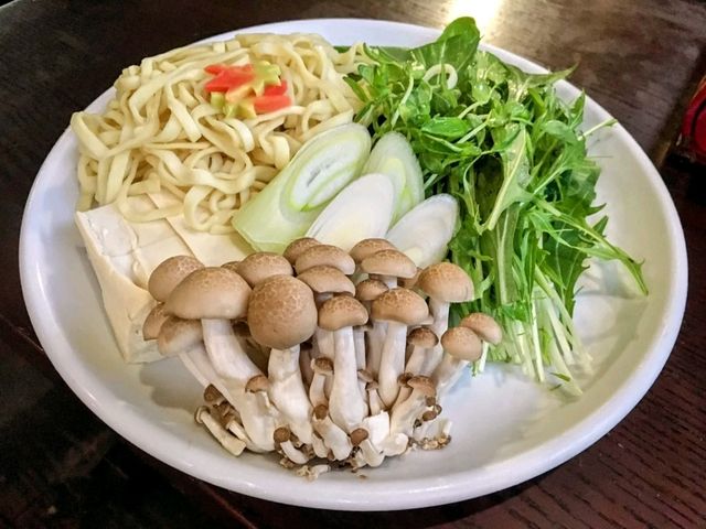 日本沖繩-山林老宅中品嚐阿古豬料理：百年古家大家
