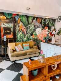 Cafe Hunting | English Cottage Style Cafe by Qidot