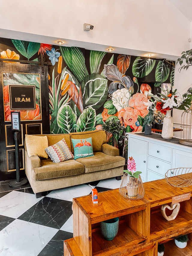Cafe Hunting | English Cottage Style Cafe by Qidot