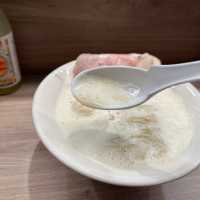 太子拉麵界新貴．泡沫系豚雞白湯