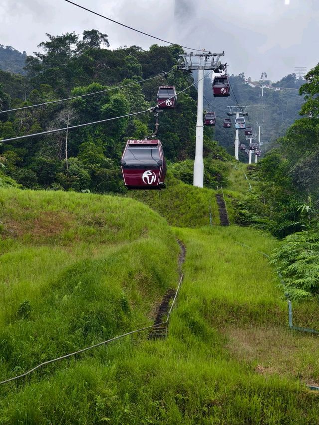 【纜車】乘搭纜車穿過雲層到達的雲頂世界
