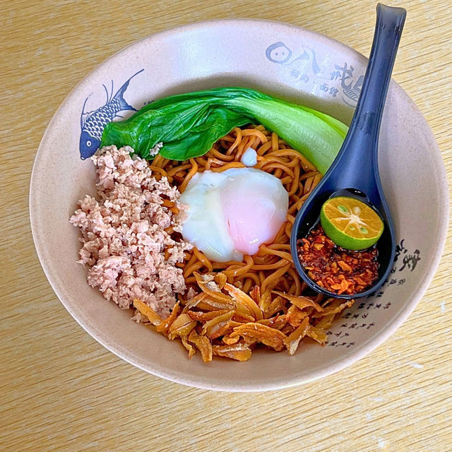 Best spicy noodle and chicken wings in J B！Must Try
