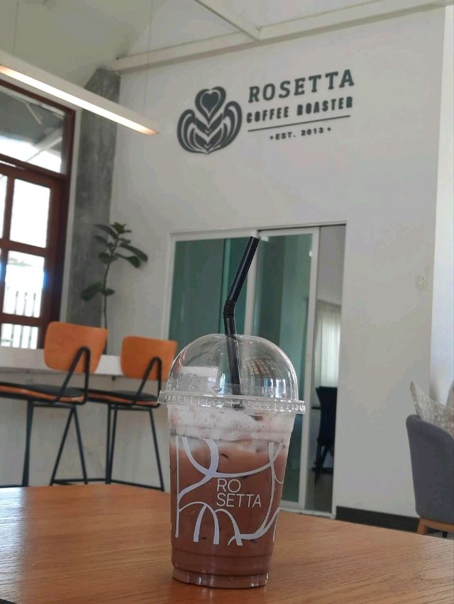 Mongni Cafe คาเฟ่สวยริมหนองประจักษ์