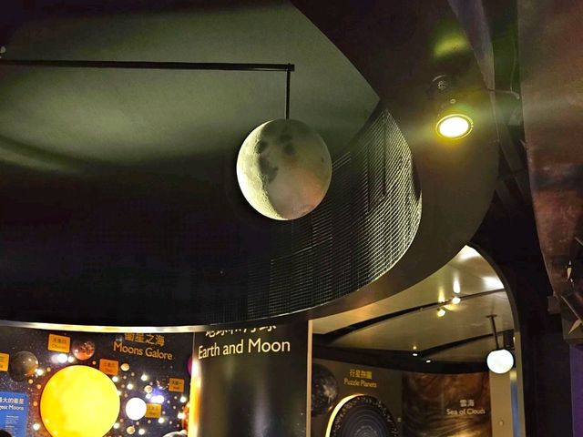 Space Museum: การสำรวจอวกาศกลางใจกลางฮ่องกง