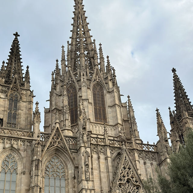 Stunning old town city walk in Barcelona 
