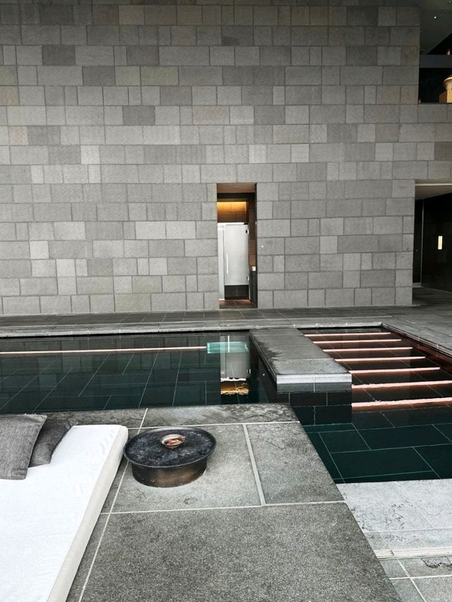 被安縵神秘魅力所吸引，不惜千金