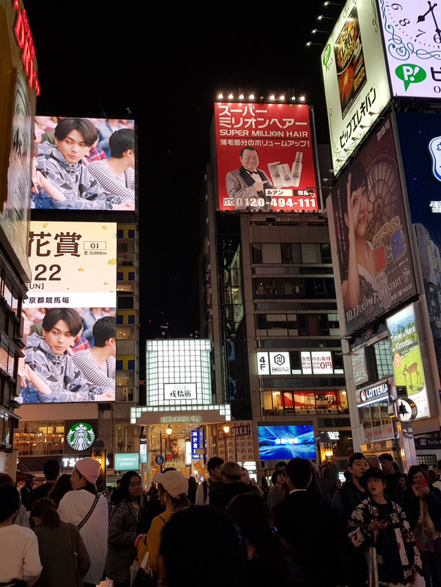 บุกโดทงบุริ ถ่ายรูปคู่กับสัญลักษณ์สุดฮิต Glico Man
