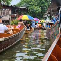 Shopping at the floating market