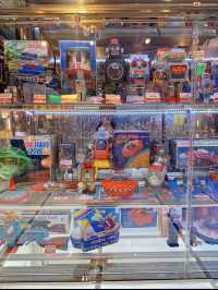 鳥居の先はアンティークTOYが並ぶ近未来空間🫣🪐💞【東京・中野】