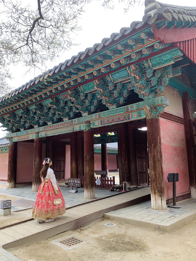 Stepping Back in Time: Hanbok Experience at Gyeonggijeon on a Gloomy Day