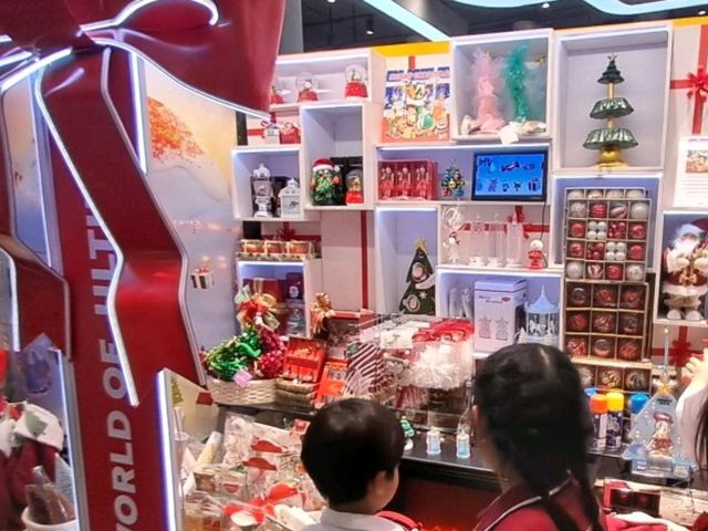 Discover Festive Delights and fimd Xmas gift at Loft ICONSIAM