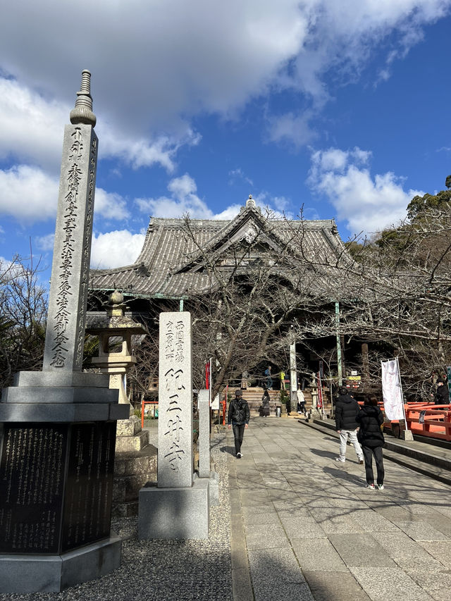 日本和歌山 青山環繞下的古老紅廟紀三井寺⛩️