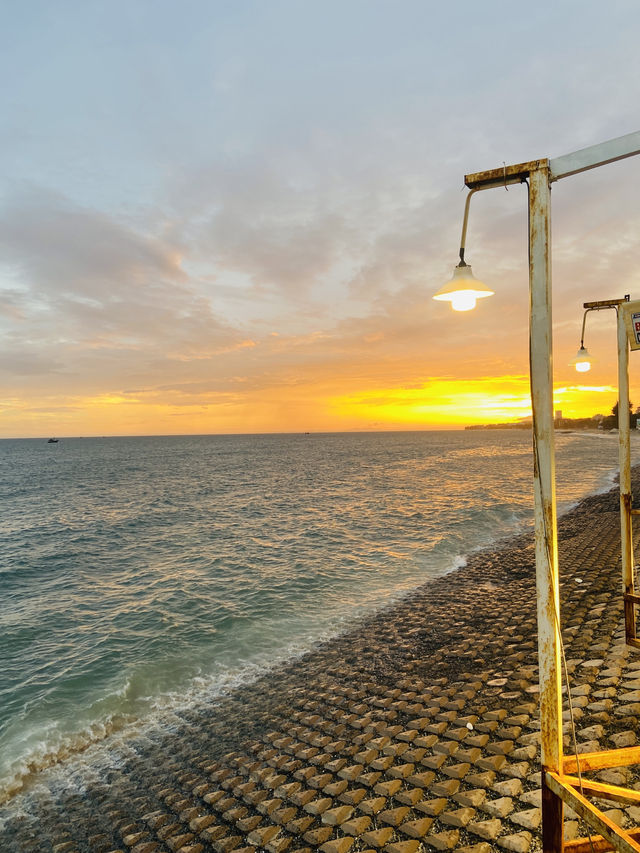 A stunning sunset at Mui Ne beach 🏝️ 