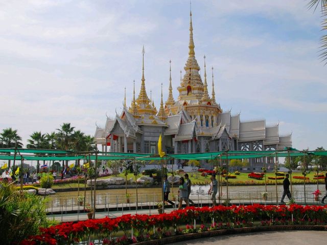 มูลนิธิหลวงพ่อโตสรพงษ์ ไหว้พระขอพรโคราช