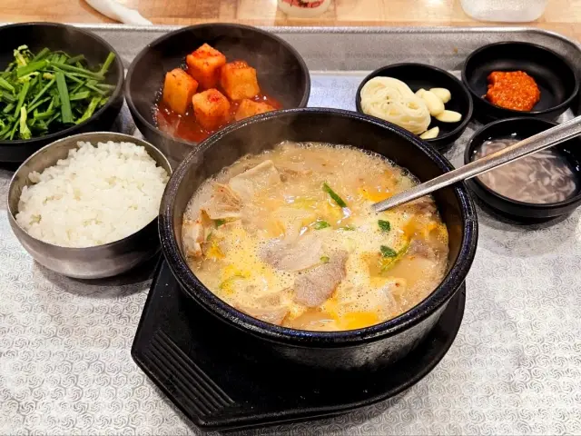 서면에서의 든든한 돼지국밥 식사