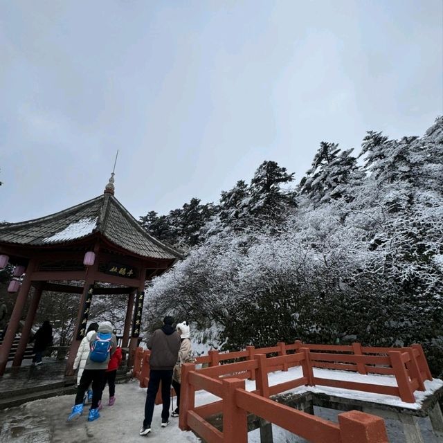 峨眉山