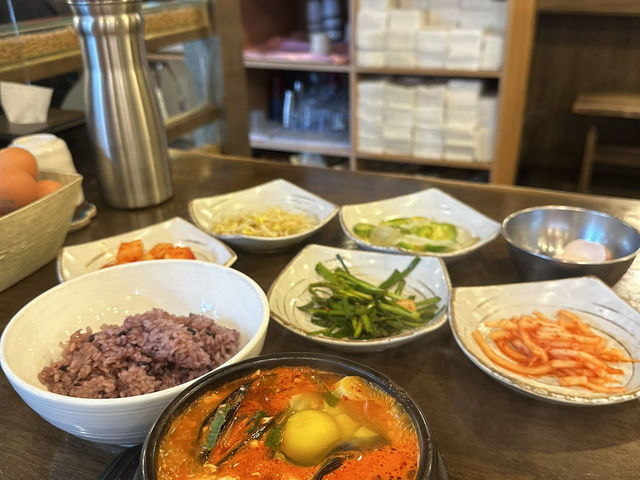韓國🇰🇷 新村站 好吃的嫩豆腐24小時韓式料理鍋物拌飯