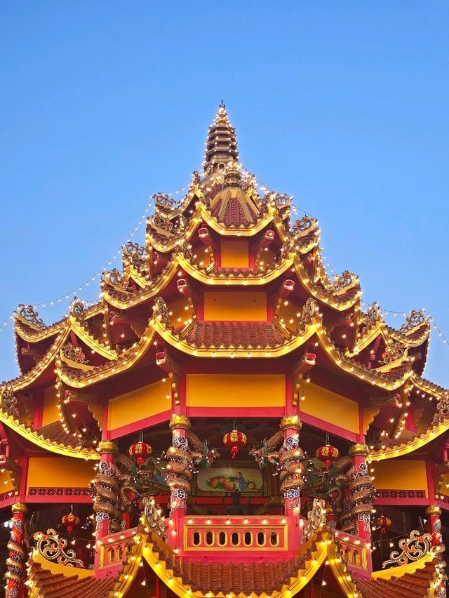 วิหารเจ้าแม่กวนอิม วัดเพชรสุวรรณ : เพชรบุรี