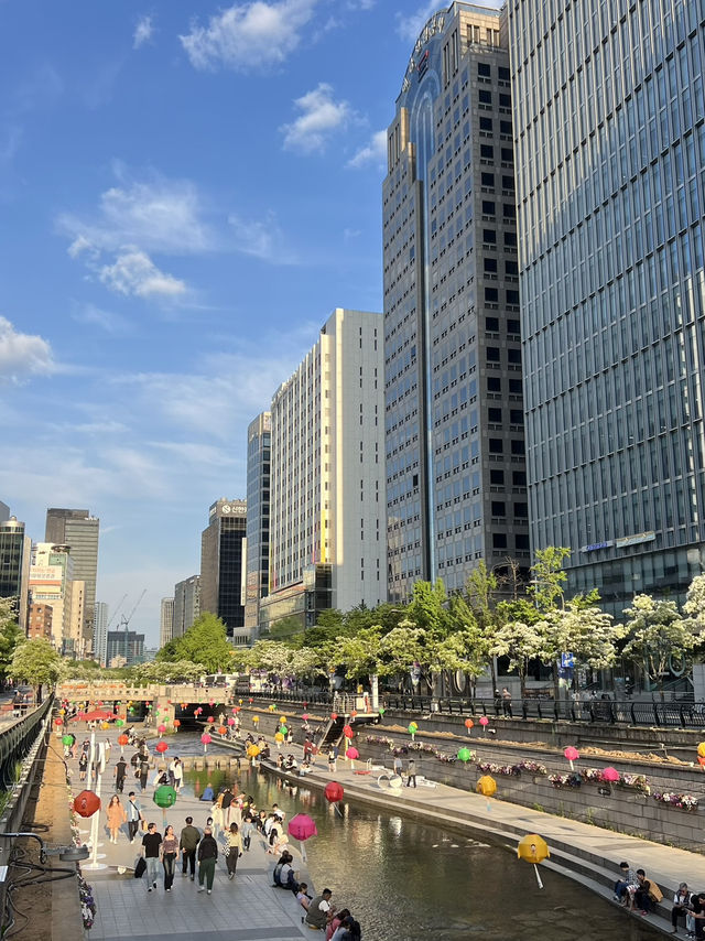 คลองช็องกเยชอน (Cheonggyecheon Stream)