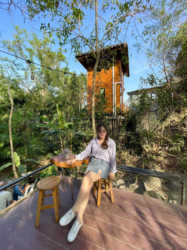 เท้าจุ่มน้ำ กลางป่าธรรมชาติ 🌳🍃 คาเฟ่ในสวนลับ