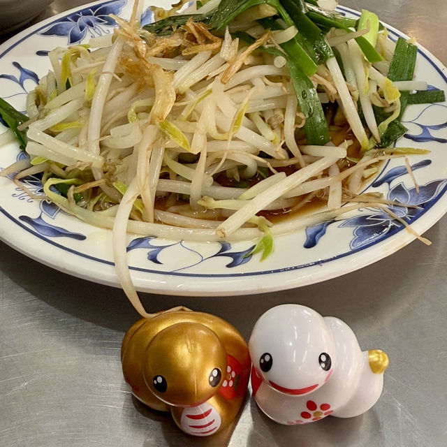 高雄金城鴨肉麵專賣店.在大立百貨公司正對面.美食小吃值得推薦大家