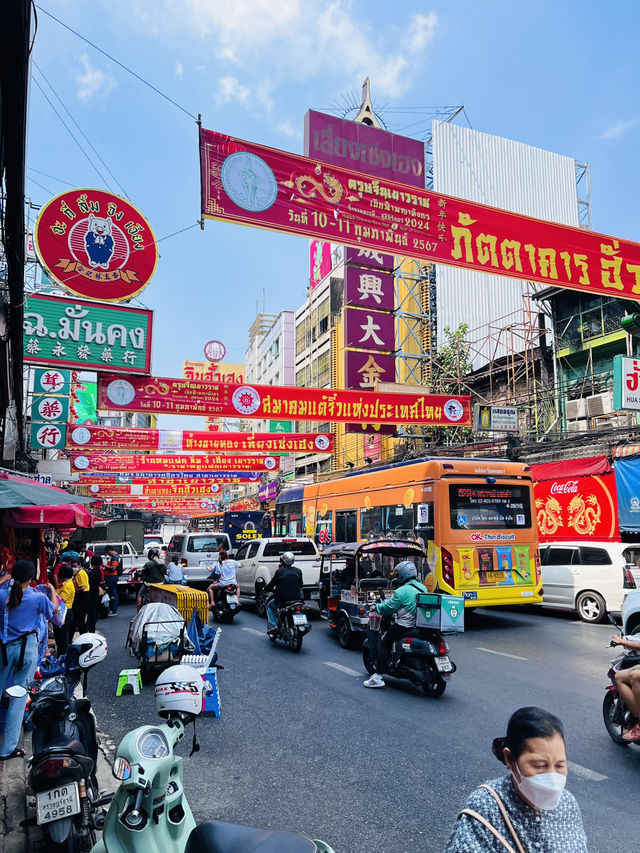 “Chinatown Bangkok: A Sea of Red for Chinese New Year Celebrations”