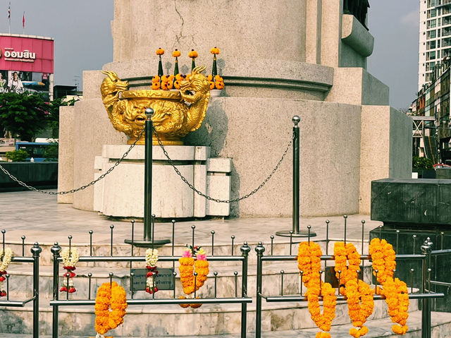 泰國曼谷歷史紀念碑公園推薦：Wongwian Yai วงเวียนใหญ่塔克辛紀念碑公園。適合拍照打卡遊玩、了解歷史