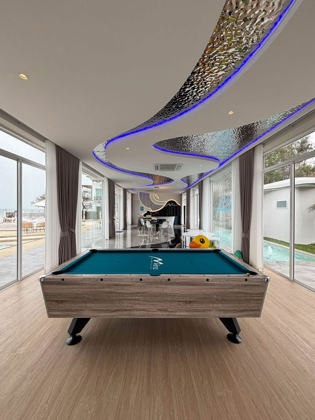Mira Beachfront Pool Villa Cha-am