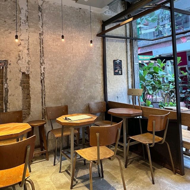 an aesthetic cafe bar in thonglor