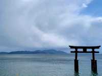 琵琶湖畔的海上鳥居，滋賀縣近江的白鬚神社