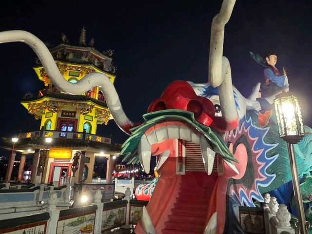 【高雄】夜の龍虎塔