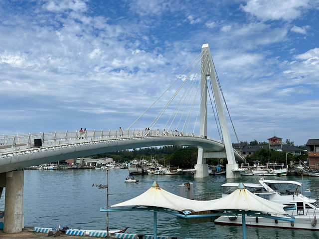 📚☕ A Lazy Genius’s Guide to Tamsui Fisherman Wharf: Books, Brews & Sea Views