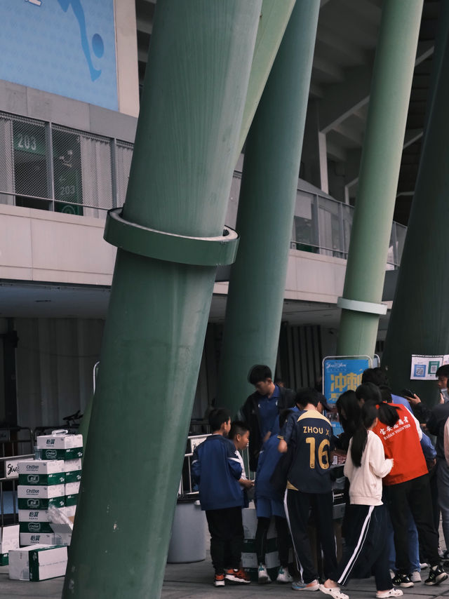 綠茵之上的城市詩學  