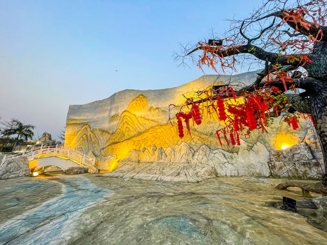 화려한 테마파크 겸 야시장 거리..