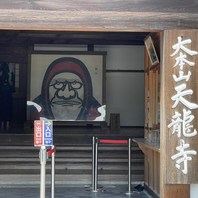 【京都】新緑に空の青さ、曹源池庭園 は素晴らしい