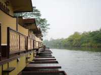 ชวนนอนริมน้ำล่องแพเปียกสัมผัสกับธรรมชาติ