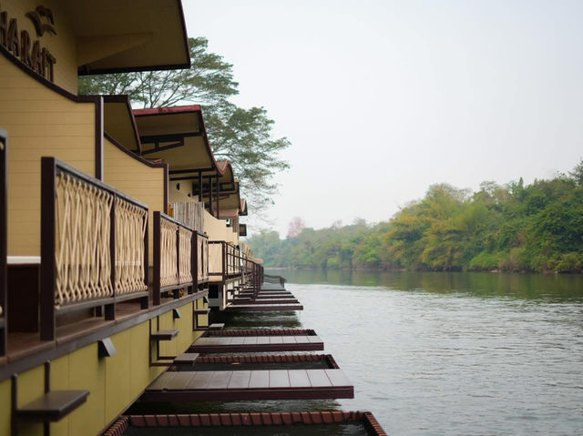 ชวนนอนริมน้ำล่องแพเปียกสัมผัสกับธรรมชาติ