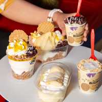 ทุเรียนเข้า Dairy Queen แล้วว💛💛💛