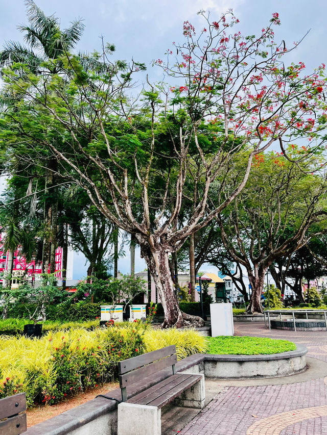 Kuching Waterfront: A Riverside Retreat for All Ages