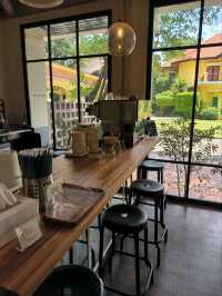 Mother Roaster จิบกาแฟชมวัง