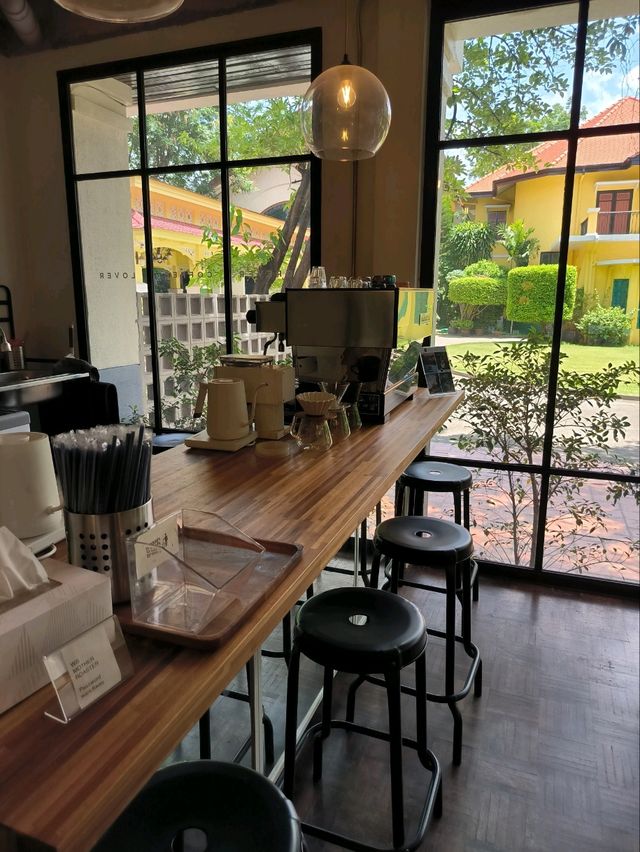 Mother Roaster จิบกาแฟชมวัง