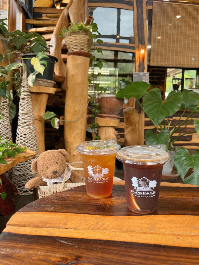 คาเฟ่เขาใหญ่ท่ามกลางภูเขา🌳🪵